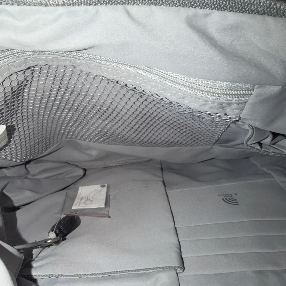 Magellan Vault Pro‎ Handbag